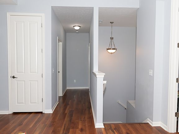 3rd image of 483 Wintergreen Way