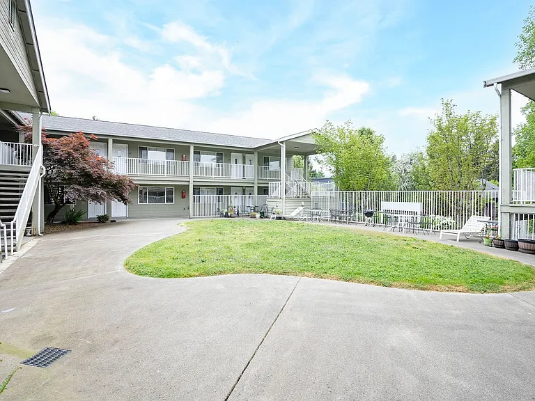 711 13th Ave SE — Photo 16