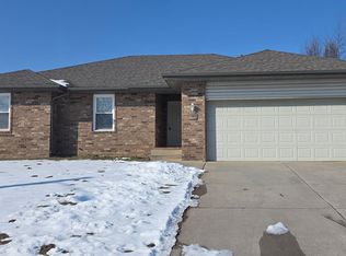 405 N Spruce Ave, Nixa, MO 65714