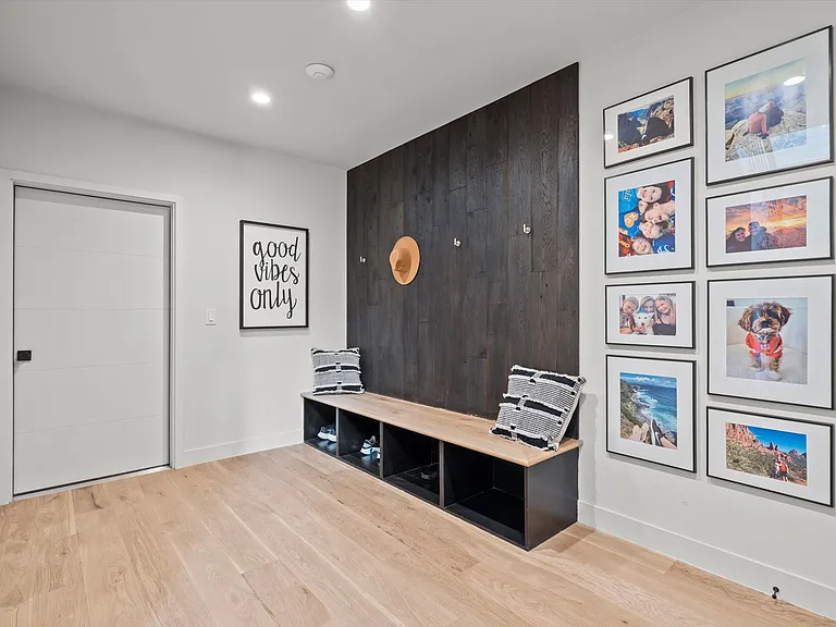 4540 Mercier St — Photo 4