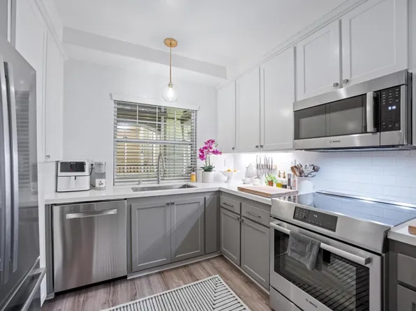 852 Diablo Avenue #204, Novato, CA 94947