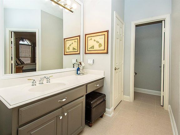 3rd image of 8701 Red Oaks Dr