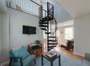 25-26 Warren Ave, Middletown, RI 02842