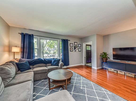 3rd image of 106 W Burlington Ave