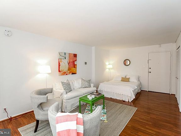 3rd image of 1420 N St NW #710