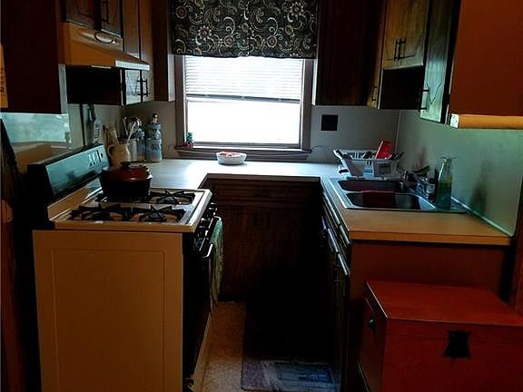 3rd image of 944 N Preston St