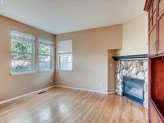 5th image of 1034 NE Creeksedge Dr