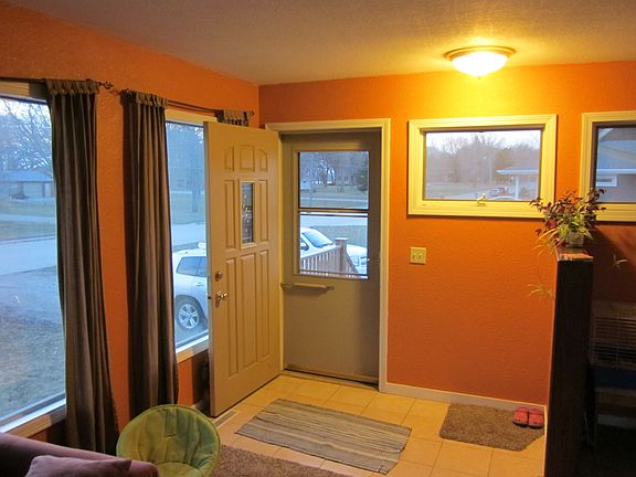 3rd image of 1105 Lakeside Ave