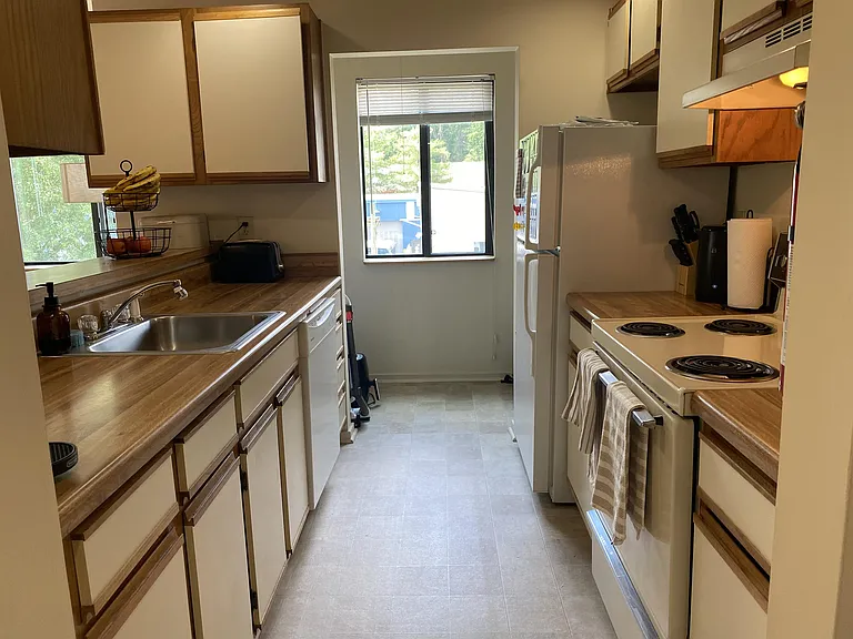 1000 Linden Ave #1 — Photo 8