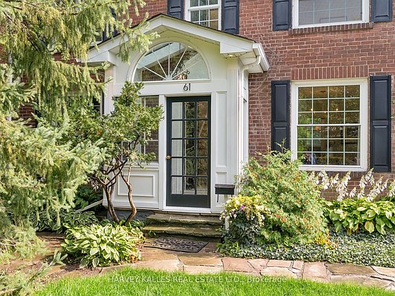 3rd image of 61 Queens Dr