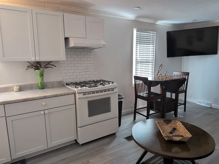 472 Washington Ave — Photo 11