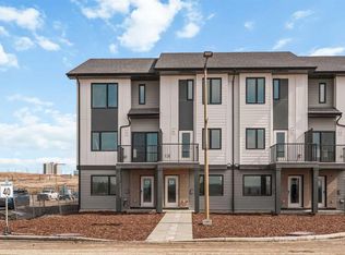 26 W Rowmont Heath NW, Calgary, AB T3L0M2