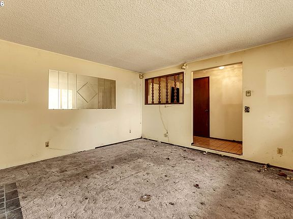 5th image of 8707 NE 88th St
