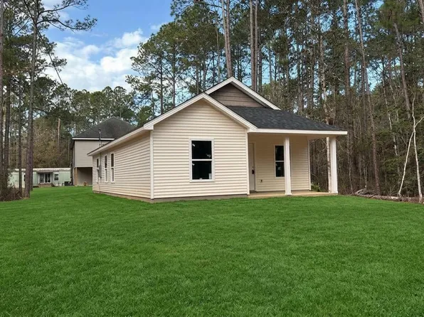 7057 Smith St, Bay Saint Louis, MS 39520