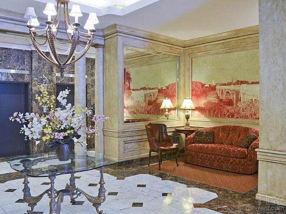 Lobby with 24/7 Security