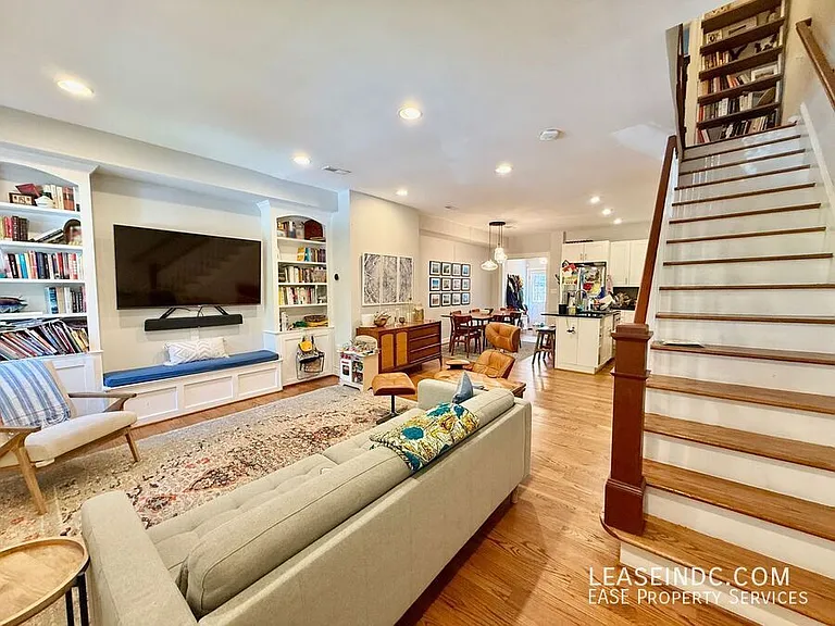 1414 Oak St NW — Photo 3