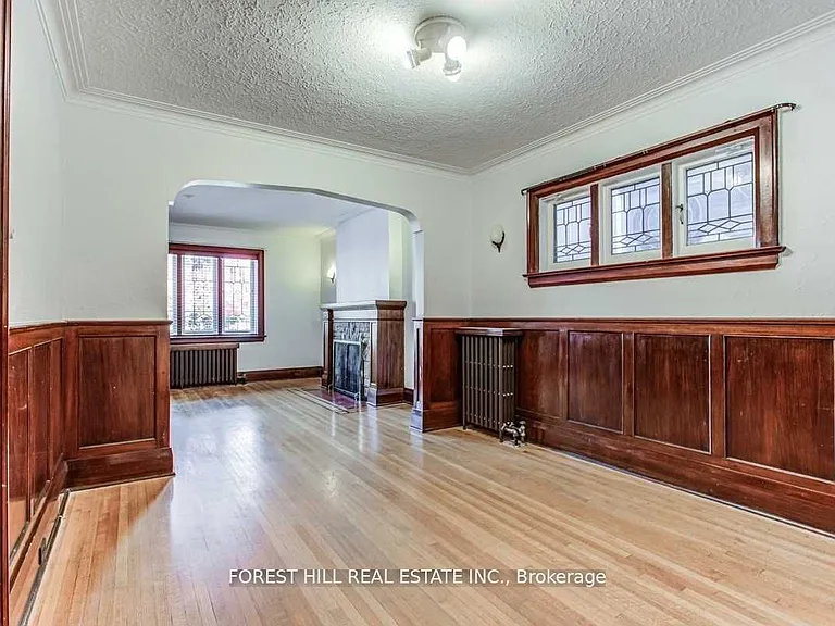 138 Castlewood Rd — Photo 8