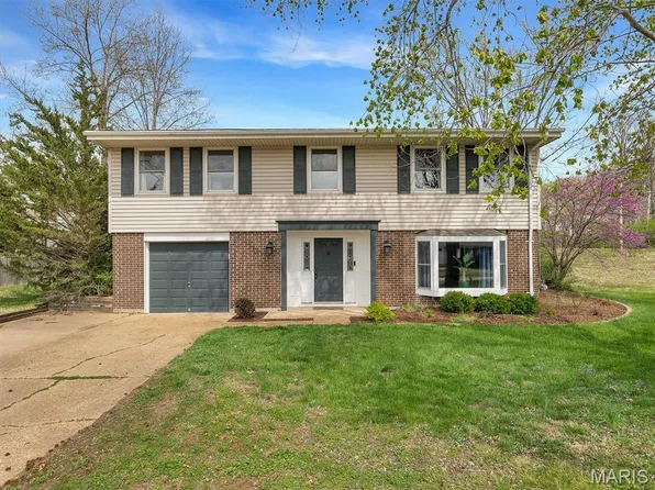 1313 Havenhurst Rd, Ballwin, MO 63011