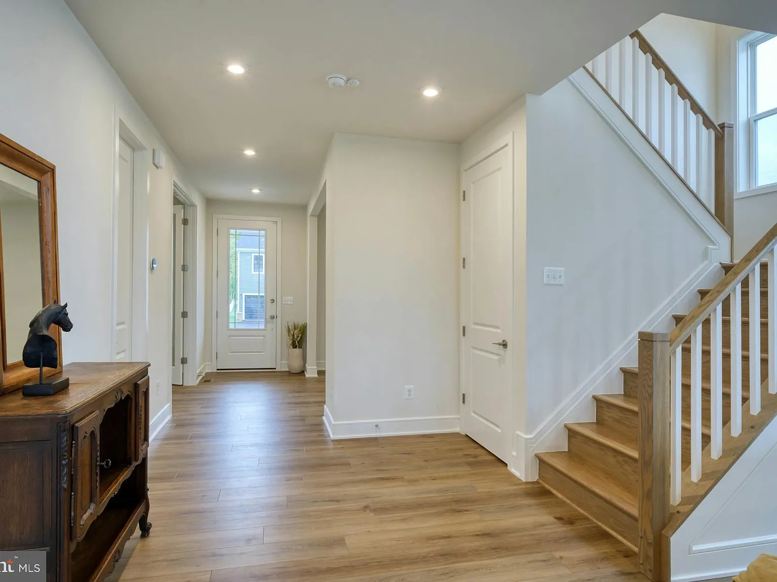 4 bed, 3.5 bath, 4871 sqft, $4,100 — Photo 3