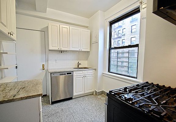 2nd image of 4113 Broadway #2A