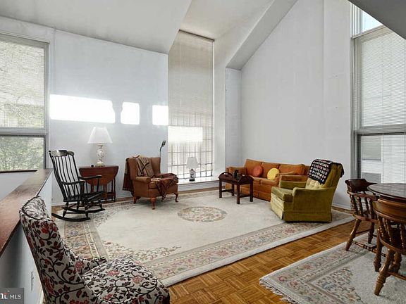 5th image of 14 Saint James Ct #10