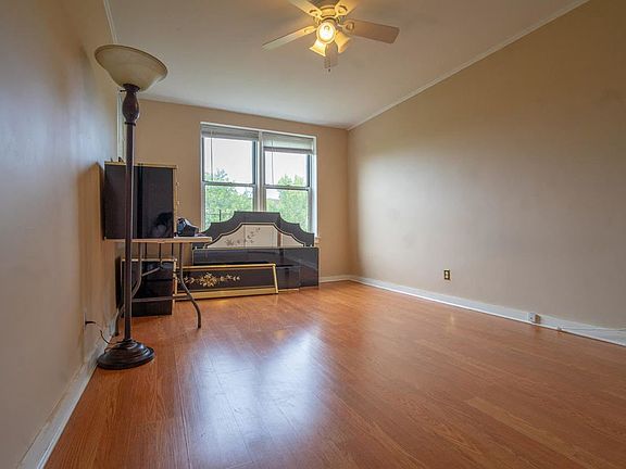 3rd image of 6505 Yellowstone Blvd APT 6D