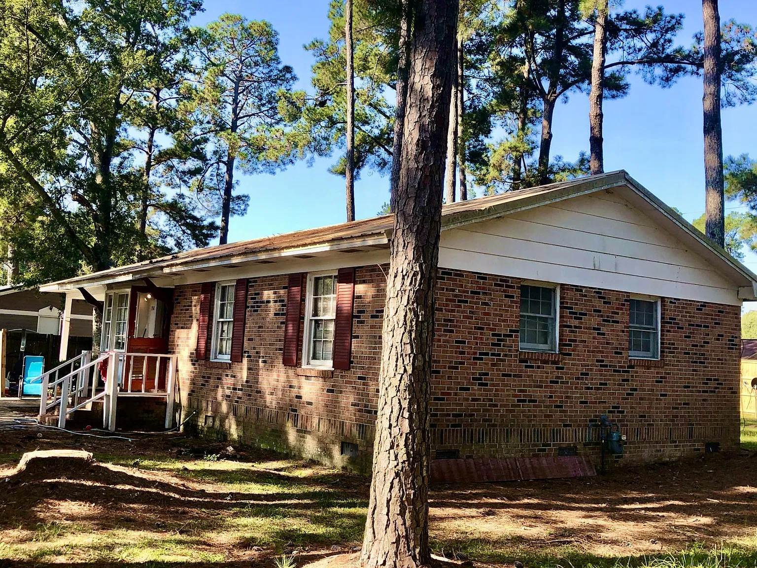 716 Azalea Dr — Photo 2