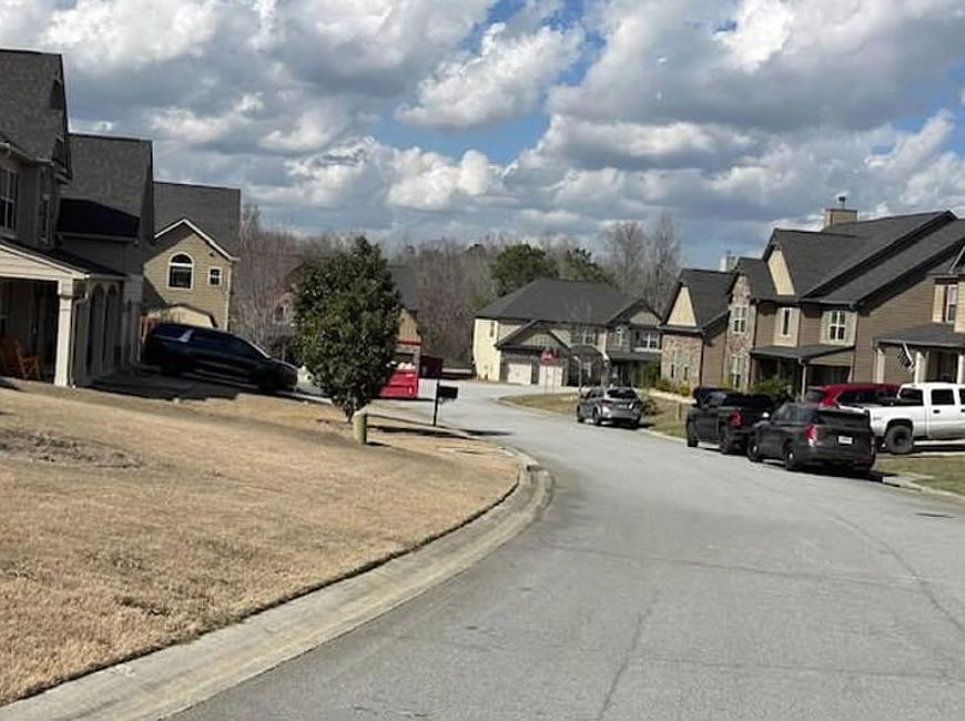 Exterior Neighborhood (street photo)