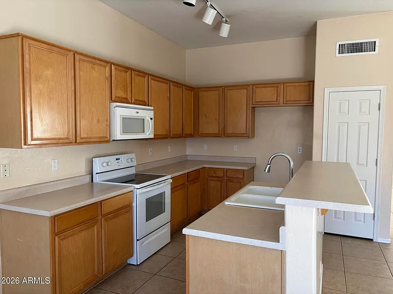 628 E Ranch Rd — Photo 6