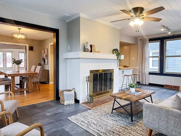 Furnishings: Unfurnished (staged photos are for layout visualization only)