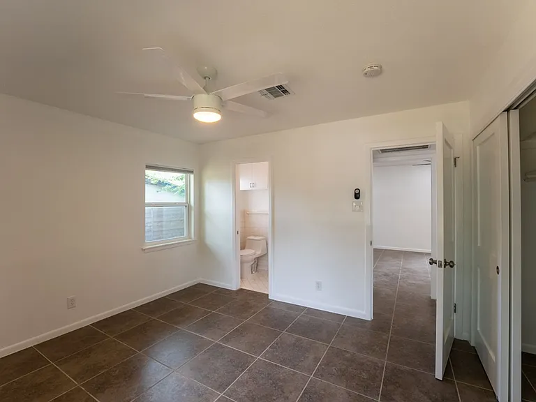 1307 Berkshire Dr — Photo 15