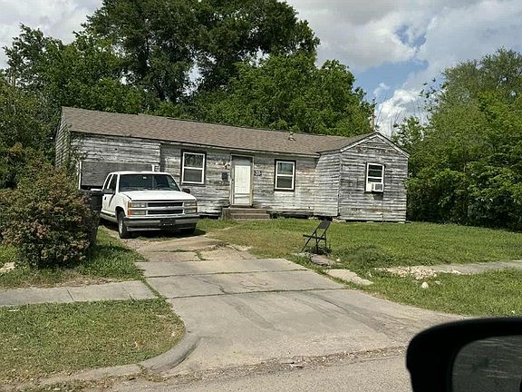 4th image of 4505 Perry St