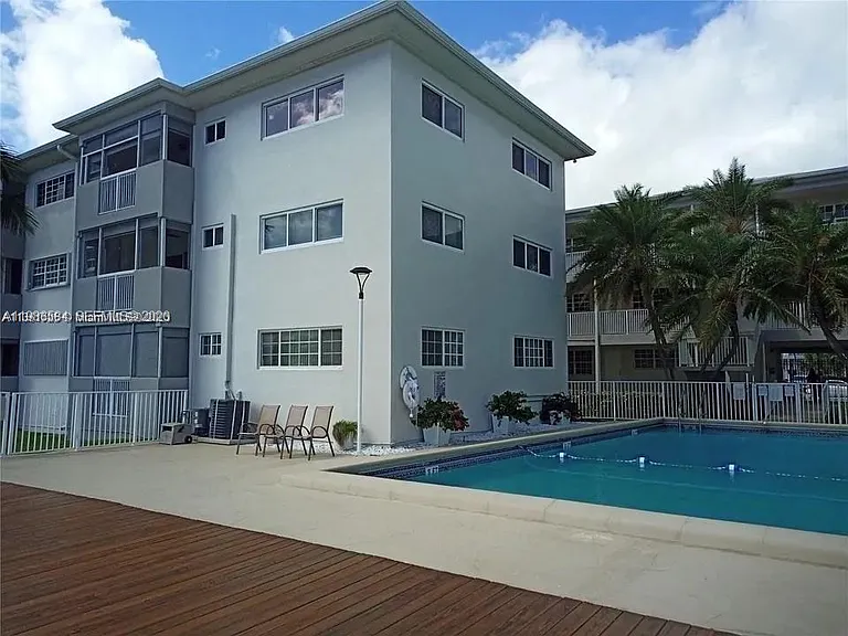 462 Golden Isles Dr #202 — Photo 19