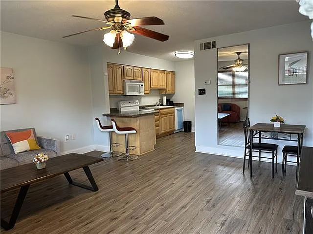 1 bed, 1.0 bath, 576 sqft, $1,400 — Photo 4
