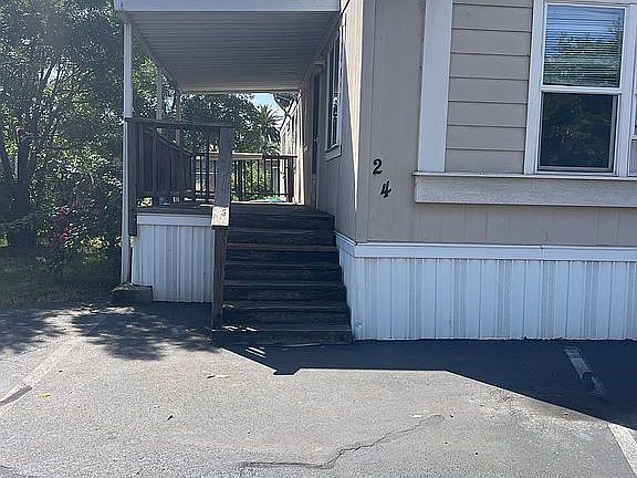 3rd image of 24 Cottonwood Cir