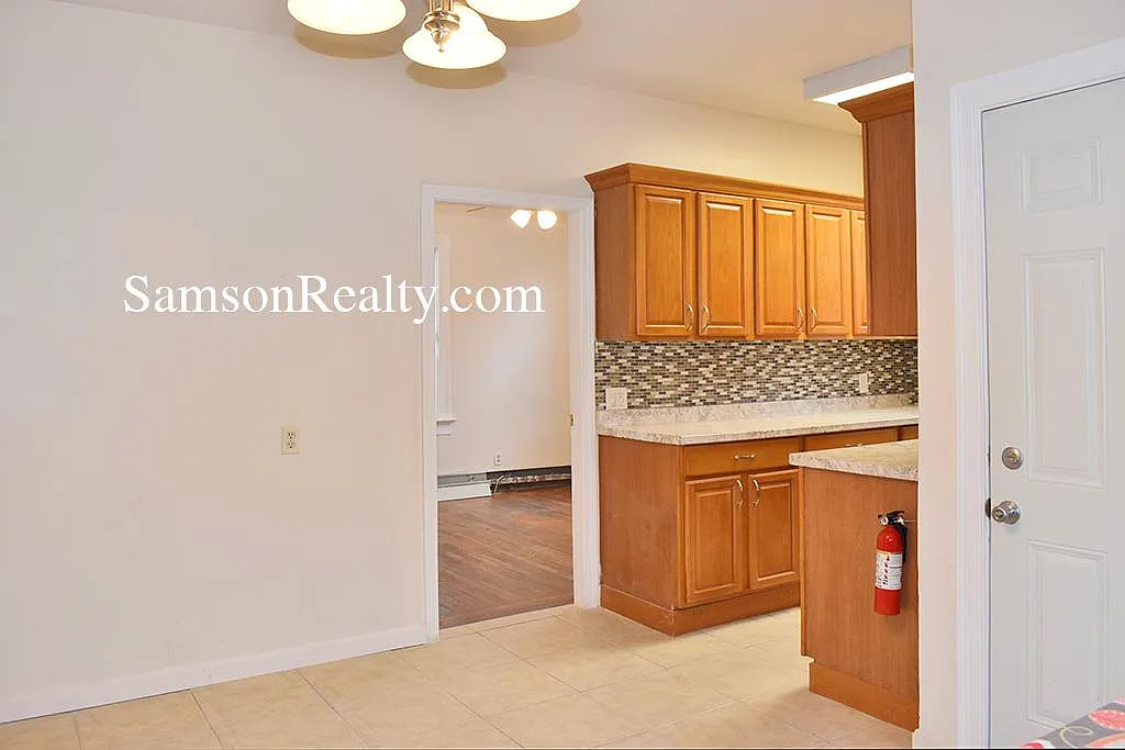 3 bed, $1,900 — Photo 4