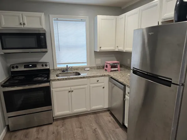 230 Appleton St #1, Lowell, MA 01852