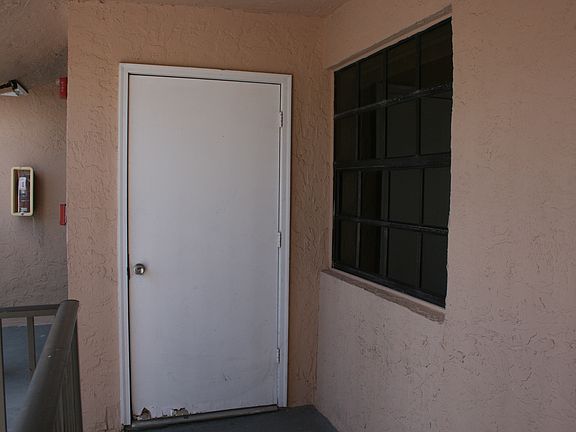 3rd image of 1080 N Franklin Ave #1080L