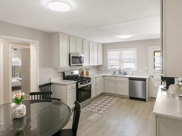 336 Leith Ave — Photo 5