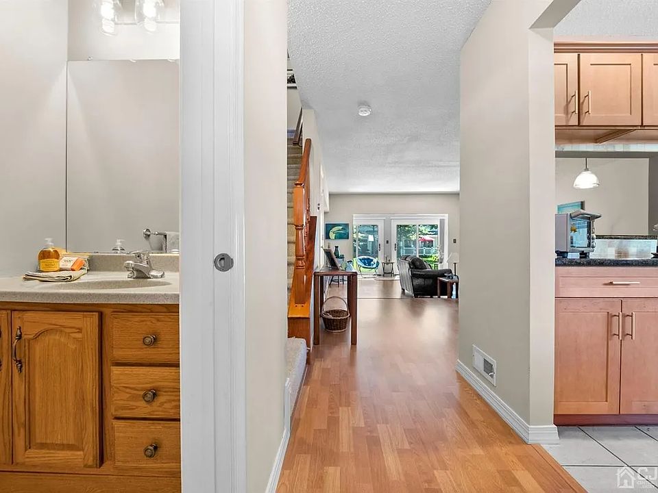 1st image of 190 Darwin Ln #190