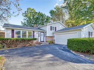 229 Greenbriar Dr, Cortland, OH