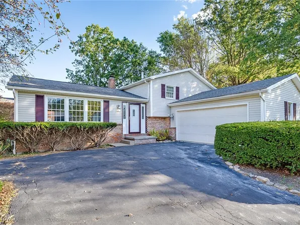 229 Greenbriar Dr, Cortland, OH 44410