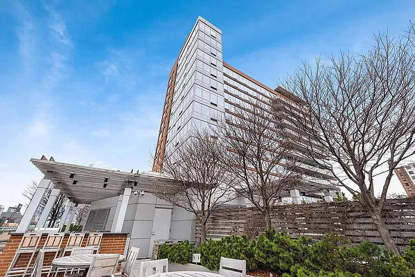 Sold by R New York | media 24