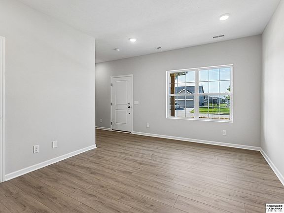 5th image of 4759 E 21st Ave