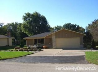 8129 W Whitaker Ave, Greenfield, WI 53220