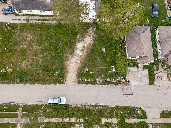 3rd image of 3616 Farmer St