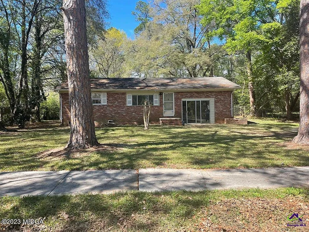 613 Hillcrest Ave photo 1