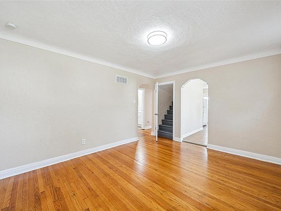 5th image of 300 Coppinger Dr