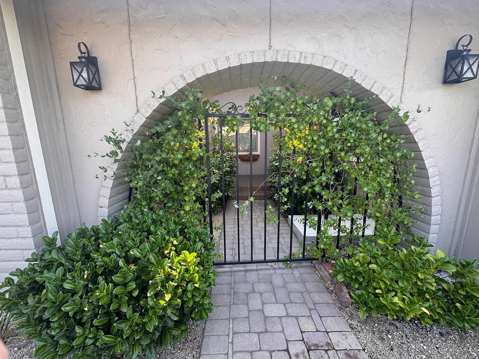 4 bed, 1989 sqft, $3,395 — Photo 3