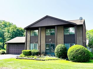 380 Ventura Club Dr, Roselle, IL 60172